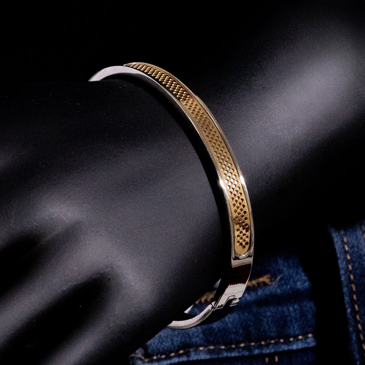 Brazalete tribal sincero de acero inoxidable