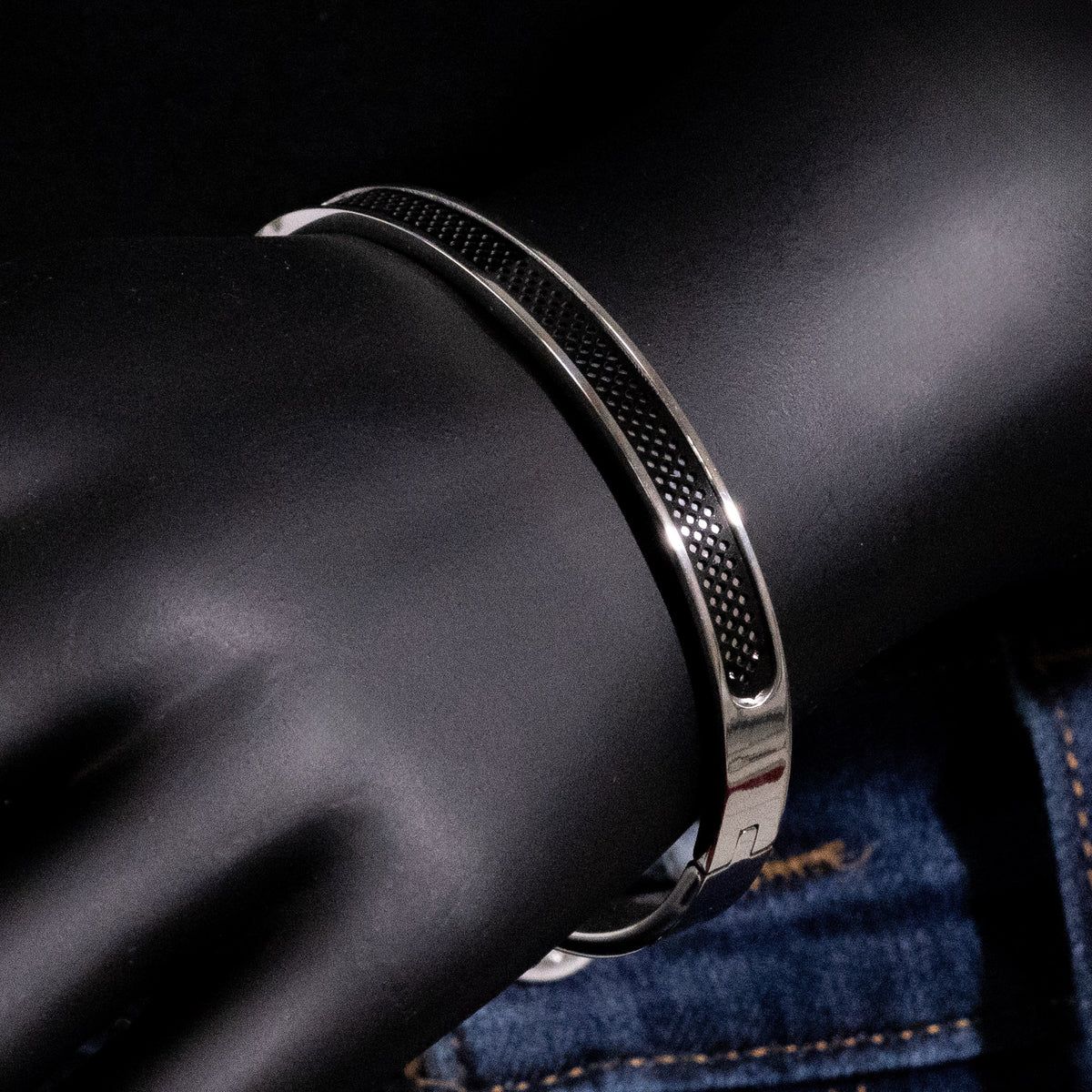 Brazalete tribal sincero de acero inoxidable