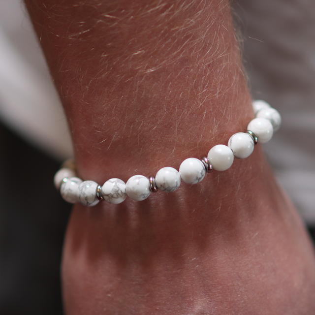 Pulsera de howlita blanca con cuentas Kincaid