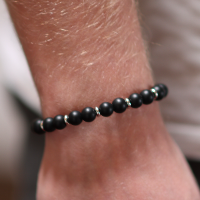 Pulsera de cuentas de ónix negro de Francisco