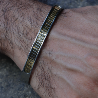 Brazalete tribal sincero de acero inoxidable