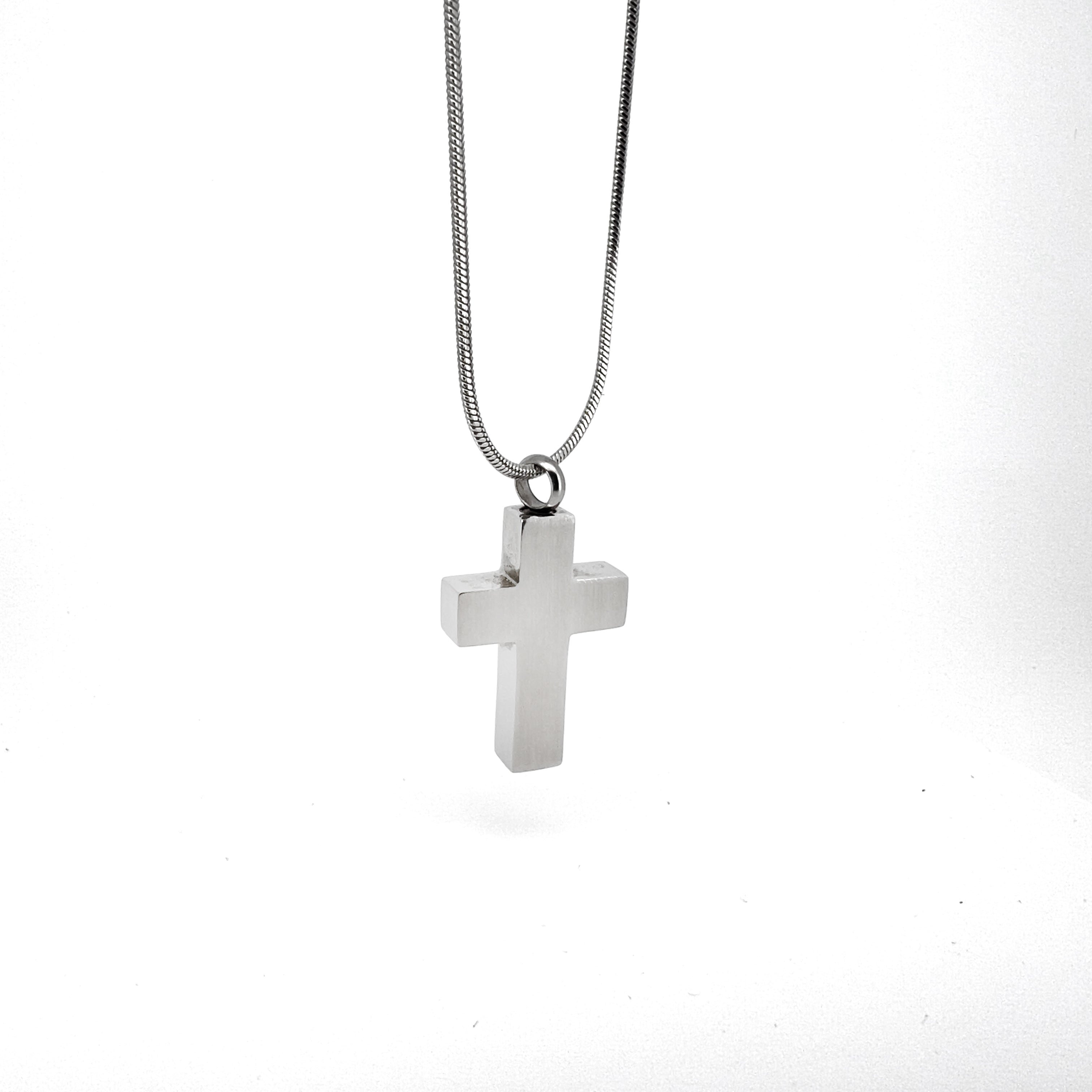 Ábiǫrn Necklace with Crucifix Pendant