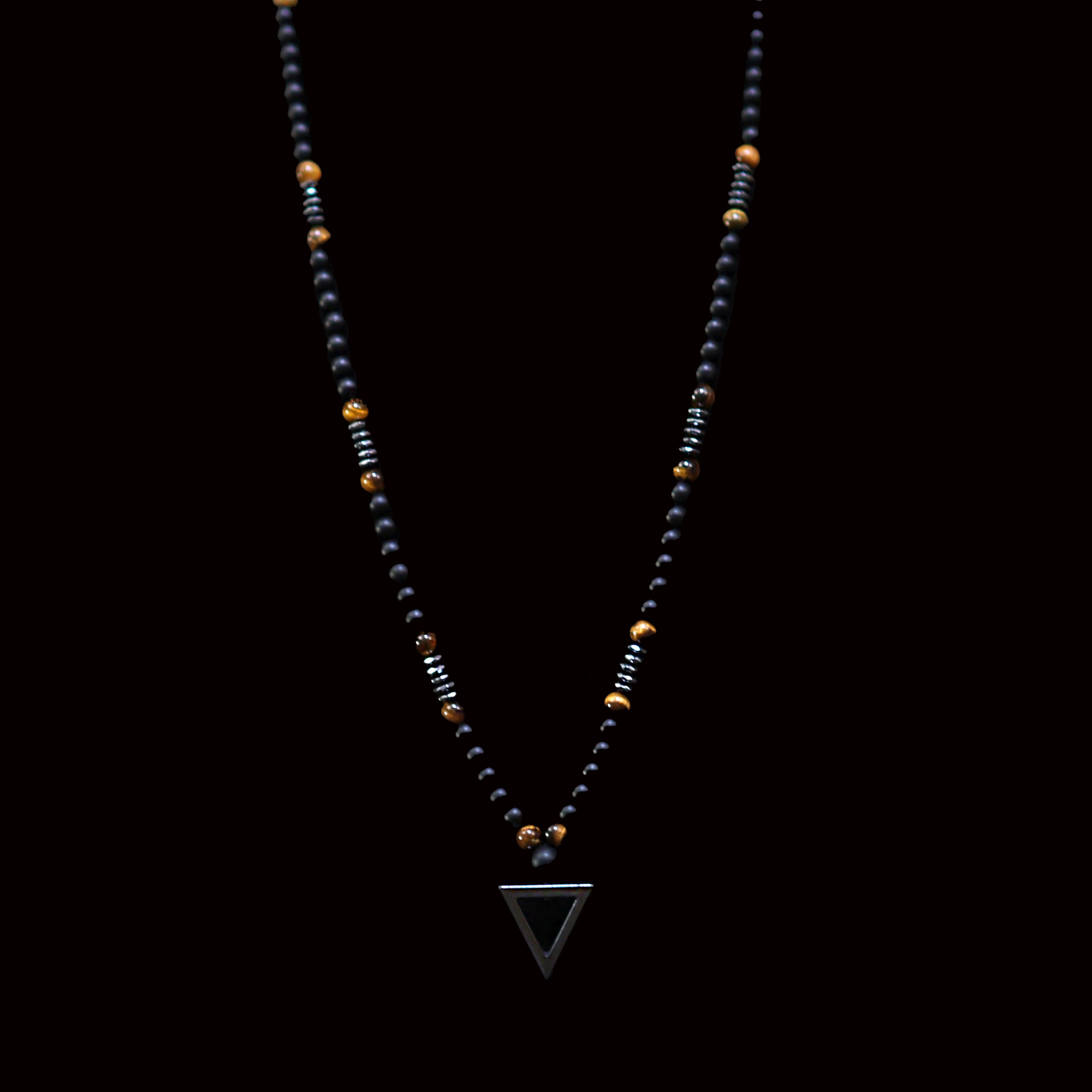 Collier hématite perlé Soeren avec pendentif triangle